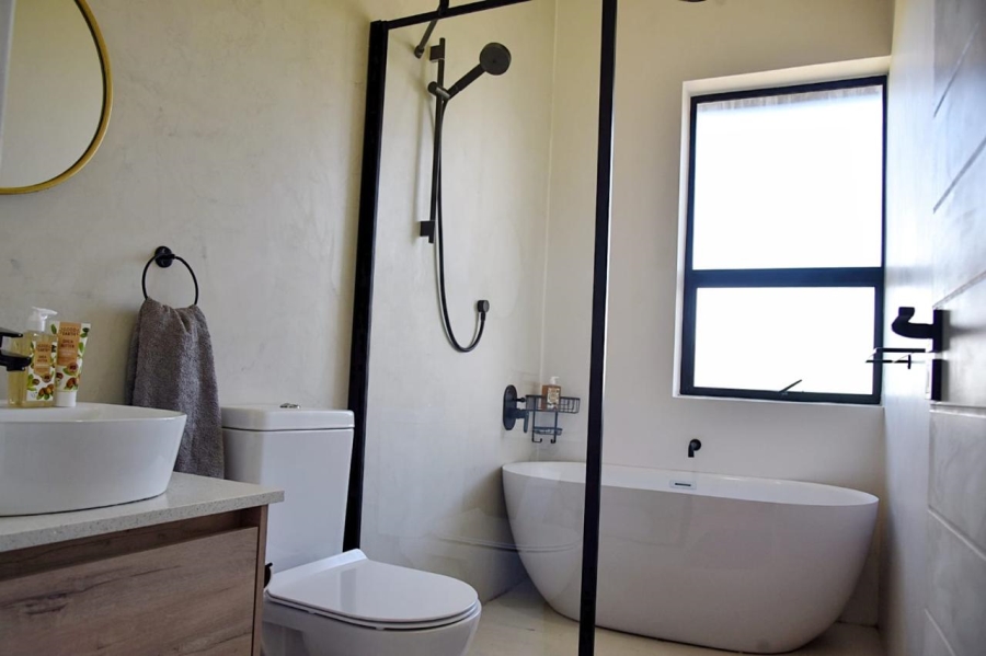 To Let 7 Bedroom Property for Rent in Wavecrest Eastern Cape